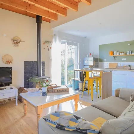 Pet Friendly In With Wifi Becourt